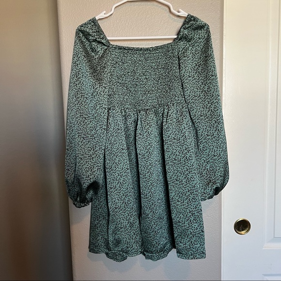 Missguided smocked green babydoll dress - Picture 3 of 9